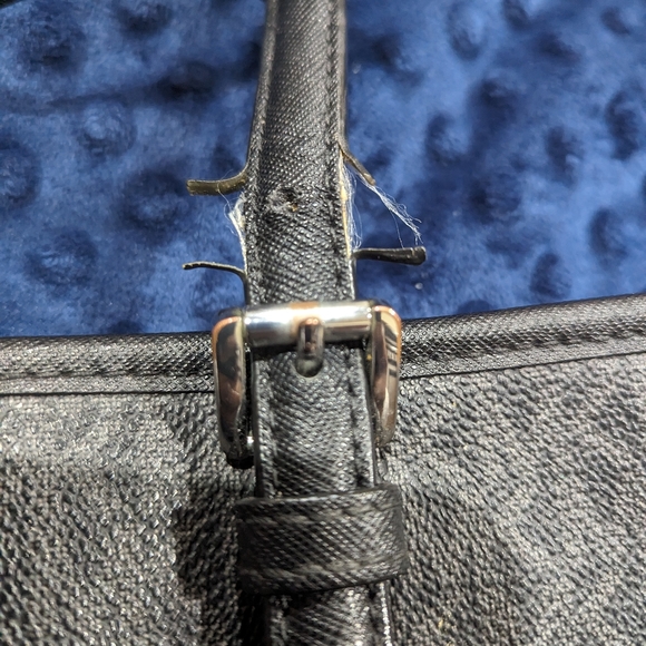 Used MICHAEL KORS Jet Set Zip Tote in Black/Grey Leather - Picture 14 of 16